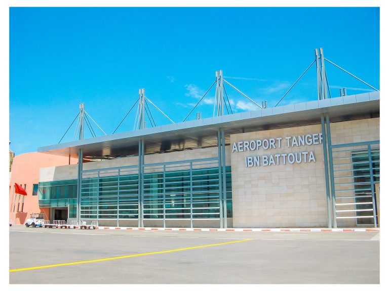 Fachada del aeropuerto de Tánger Ibn Battouta