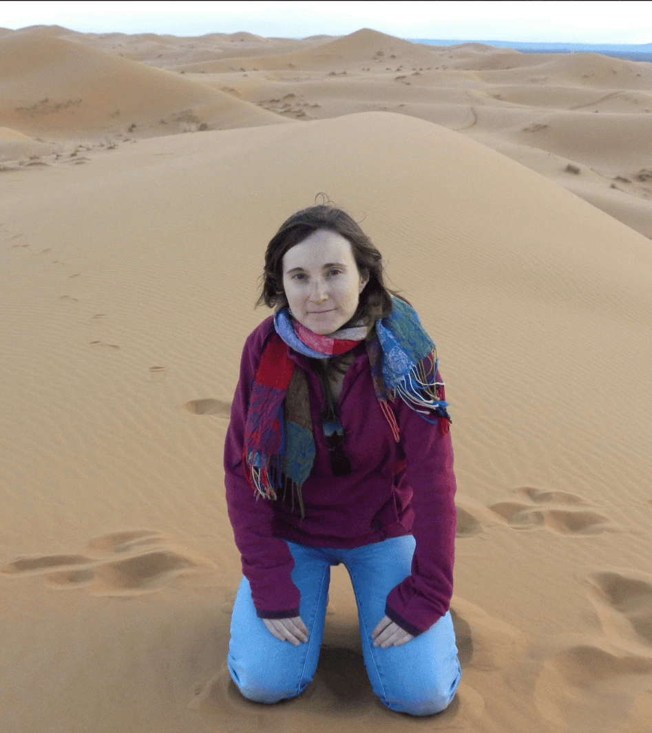 Neus desierto Neus, cofundadora de Marruecos Nómada, en las dunas del desierto de Merzouga
