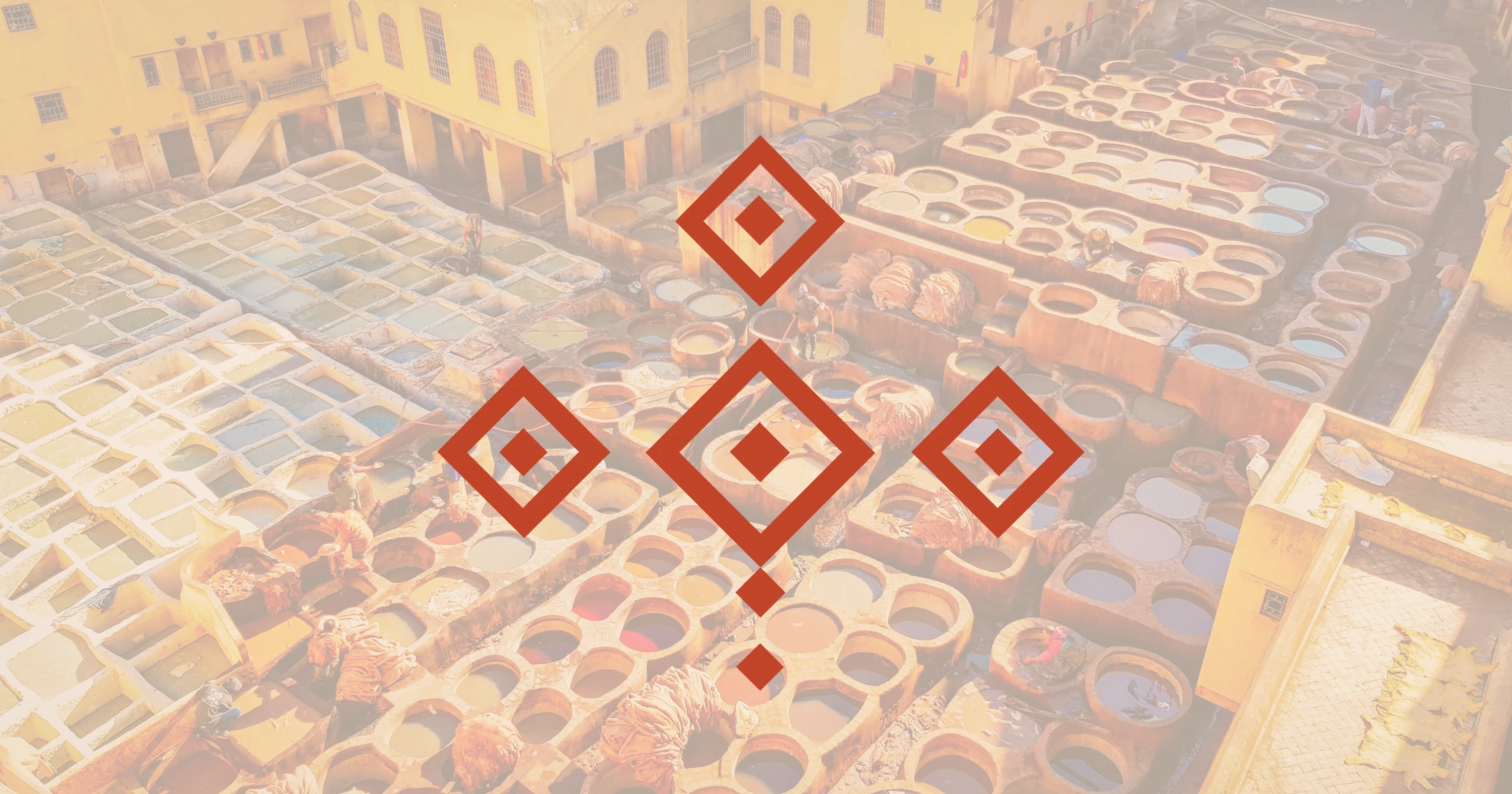 ruta tazlizt Curtidurías de Fez con el símbolo amazigh de la ruta Tazlizt